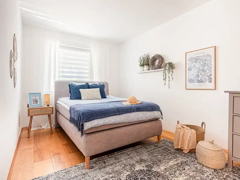 Bedroom AMBER