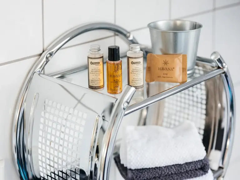 Shampoo conditioner and body lotion at Stay Eden AMBER GLOW
