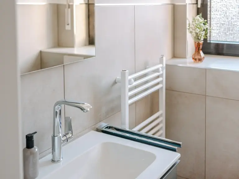 Sapphire White half bath