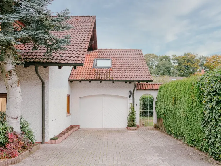 House exterior with private parking area at Stay Eden TOPAZ BLUE near Ramstein Air Base.