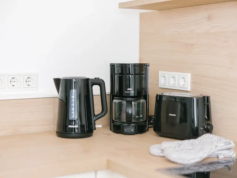Electric kettle, coffee machine and toaster in OPAL BLUE TDY and TLA apartment kitchen