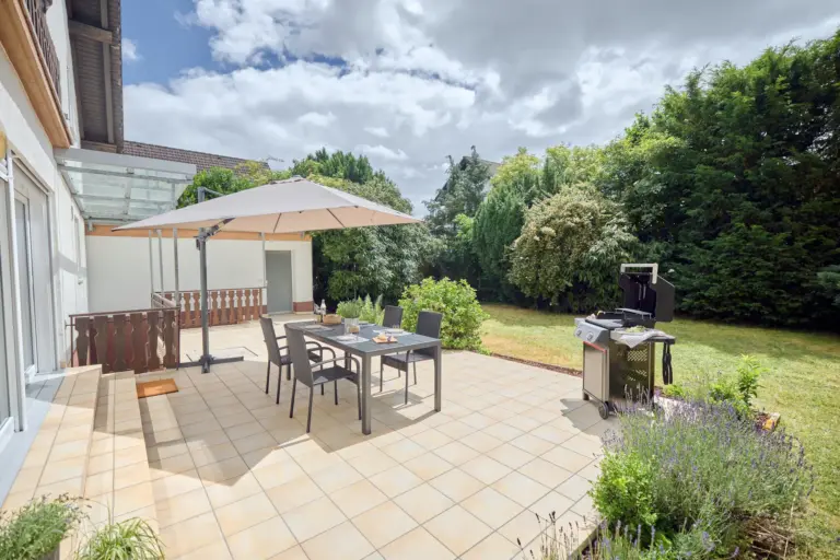 CORAL BLOOM spacious private terrace and garden with outdoor dining area and gas grill