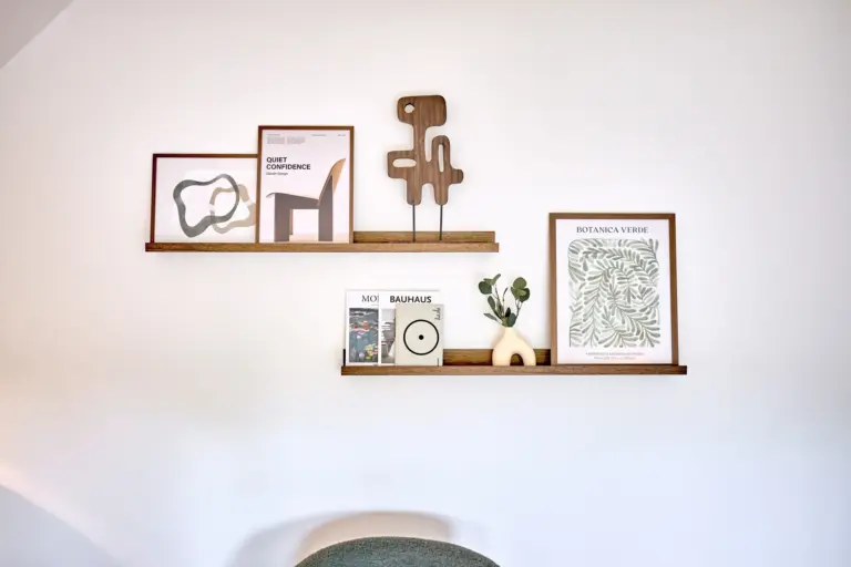 Modern wall shelves with framed artwork, books and decorative objects in the CORAL SUN living room