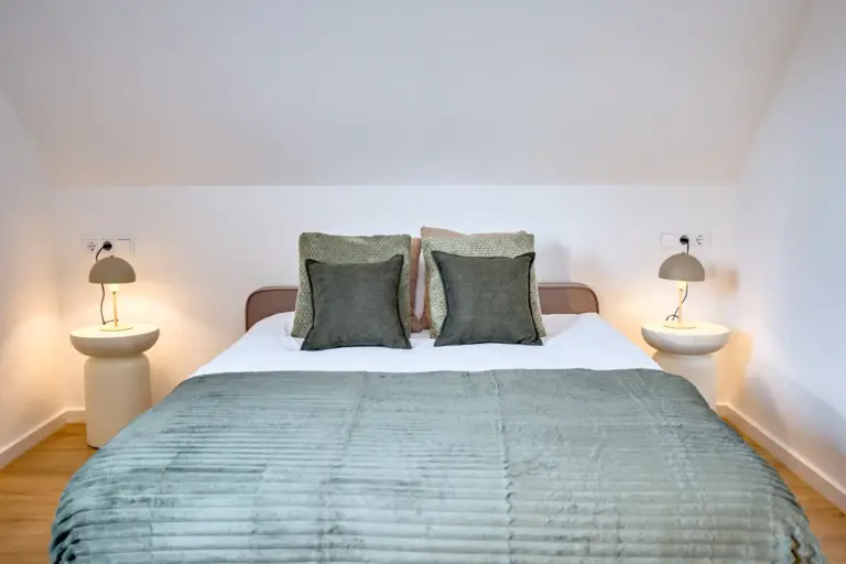 CORAL SUN second bedroom with queen-size bed, green bedding and matching bedside tables