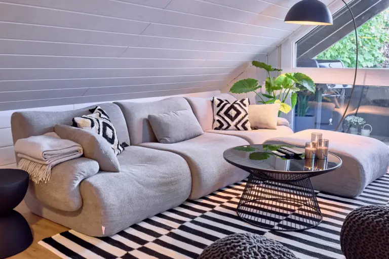 Spacious living room with large sofa at Stay Eden AMBER GLOW