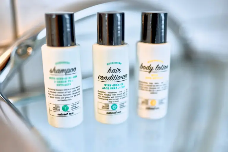 Shampoo conditioner and body lotion at Stay Eden AMBER GLOW
