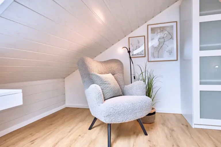 Cozy reading chair in king-size bedroom at Stay Eden AMBER GLOW