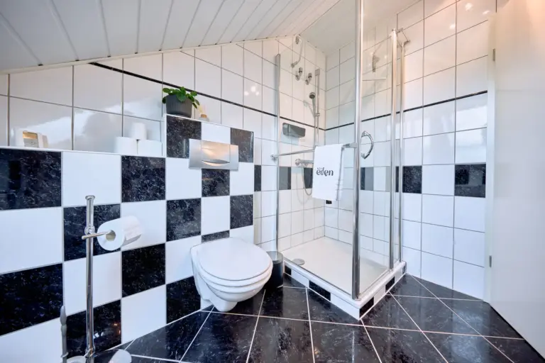 Walk-in shower at Stay Eden AMBER GLOW bathroom