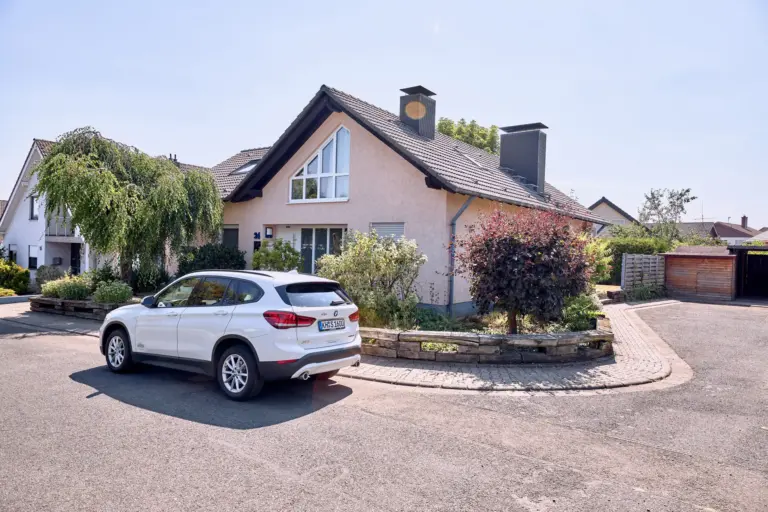 Stay Eden AMBER GOLD & AMBER GLOW exterior with free guest parking and car on request