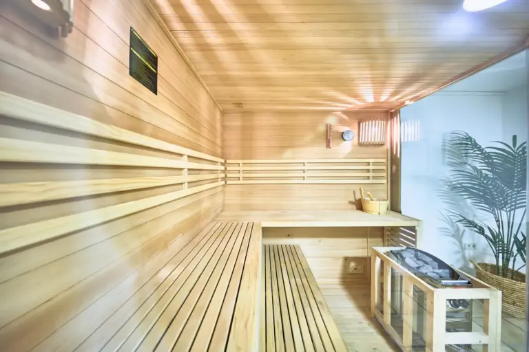 Wooden sauna benches at AMBER GOLD and AMBER GLOW private sauna