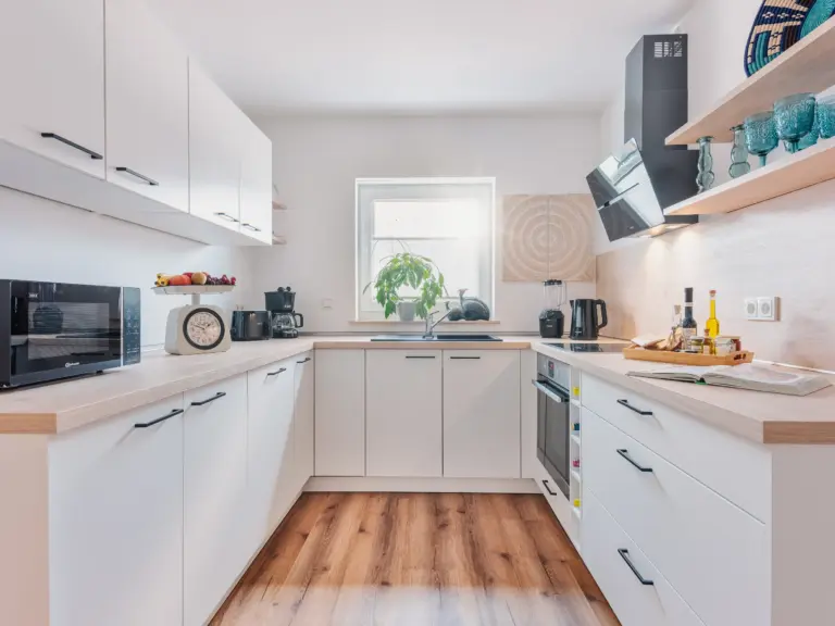 Bright fully equipped kitchen at PEARL WHITE