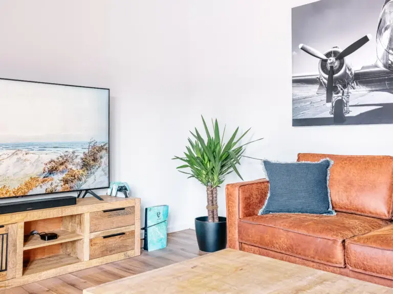 Comfortable living room with TV and seating area at PEARL WHITE