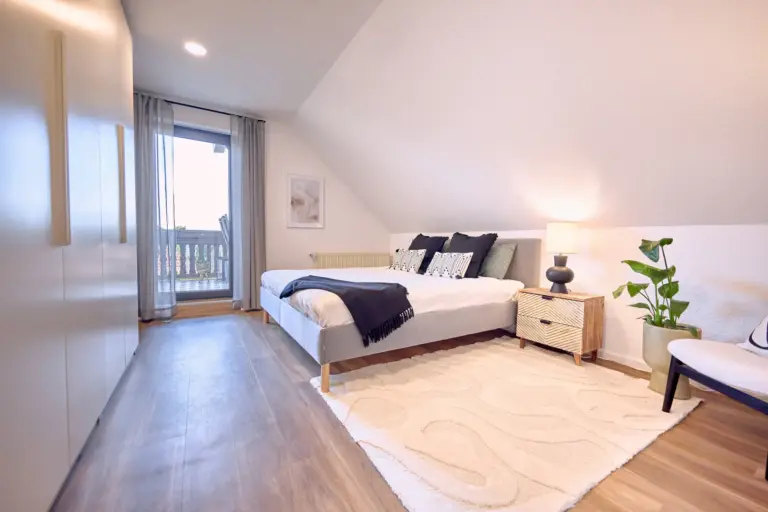 Bright second bedroom with queen-size bed at RUBY NOIR