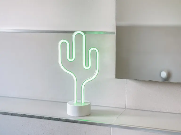 Decorative cactus light in the bathroom at PEARL WHITE
