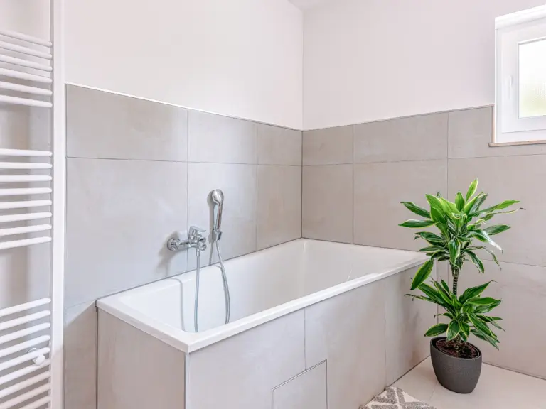 Modern bathtub in the bathroom at PEARL WHITE