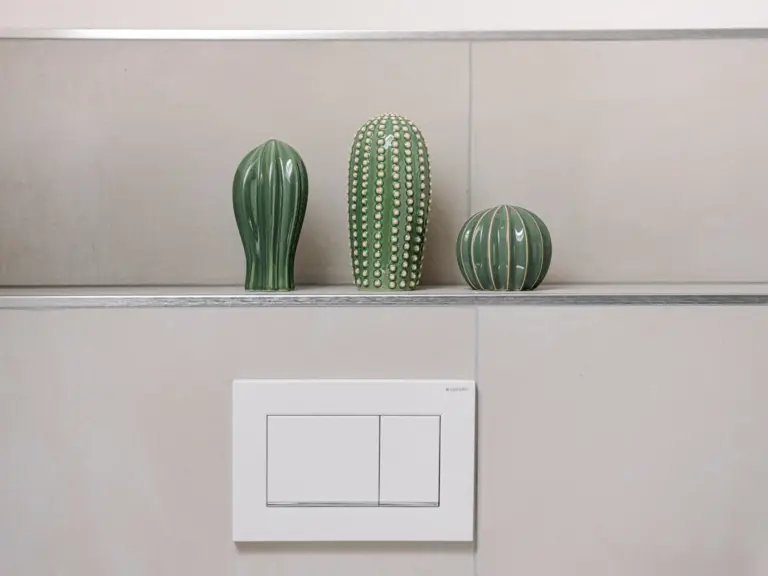 Decorative cactus details in the bathroom at PEARL SILVER