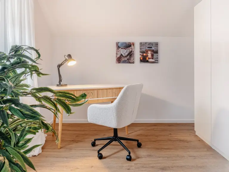 Dedicated workspace with desk and office chair at PEARL SILVER